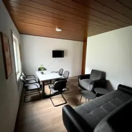 Wohnung mit Garten Wohnbereich