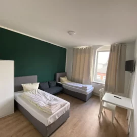 Monteurwohnung mit 2 Bädern im 1.OG Links Schlafzimmer